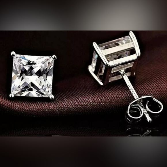 4.00 Ct Princess Cut VVS1/D Lab Created Solitare Stud Earrings 7mm Push Back - Picture 5 of 8